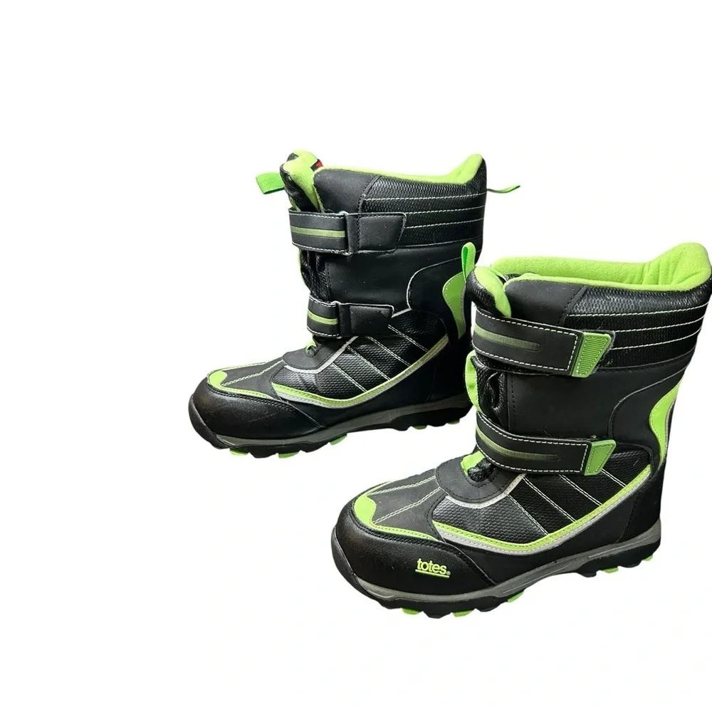 Totes “Seth” Style | PO# 210041508 Men’s Size 6 (fits Women’s 8.5) green black
